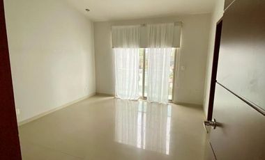 CASA EN RENTA SOLARES SAVEIRA