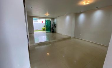 CASA EN RENTA SOLARES SAVEIRA