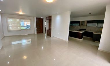 CASA EN RENTA SOLARES SAVEIRA