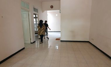 DIKONTRAKAN RUMAH MUTIARA REGENCY