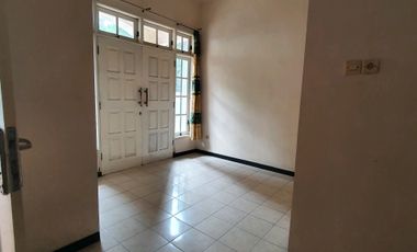 DIKONTRAKAN RUMAH MUTIARA REGENCY