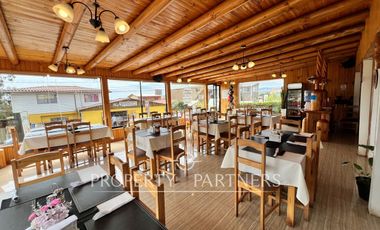 Lindo Restorán en plena costanera de Duao