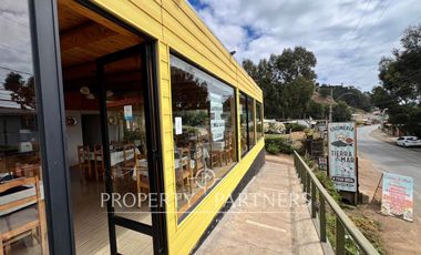 Lindo Restorán en plena costanera de Duao