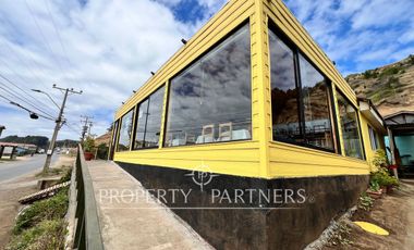 Lindo Restorán en plena costanera de Duao