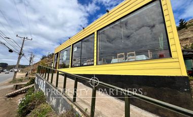 Lindo Restorán en plena costanera de Duao