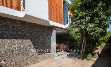 Arriendo, Exclusiva Casa Remodelada, en el mejor sector de providencia.