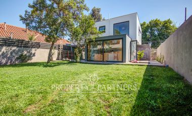 Arriendo, Exclusiva Casa Remodelada, en el mejor sector de providencia.