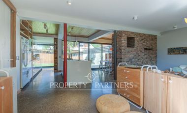 Arriendo, Exclusiva Casa Remodelada, en el mejor sector de providencia.