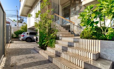 Moderna casa en venta en Jardines del Sur