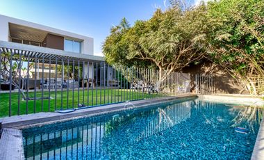 Moderna casa en venta en Jardines del Sur