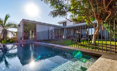 Moderna casa en venta en Jardines del Sur