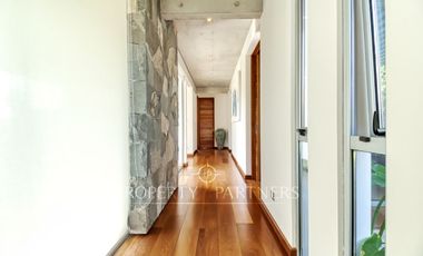 Moderna casa en venta en Jardines del Sur