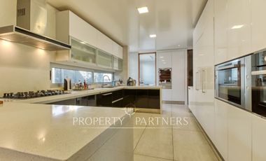 Moderna casa en venta en Jardines del Sur