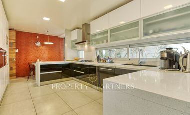 Moderna casa en venta en Jardines del Sur