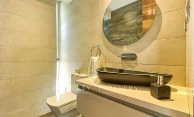 Moderna casa en venta en Jardines del Sur