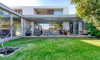 Moderna casa en venta en Jardines del Sur