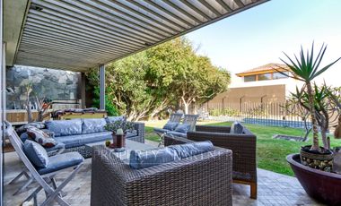 Moderna casa en venta en Jardines del Sur