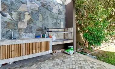 Moderna casa en venta en Jardines del Sur