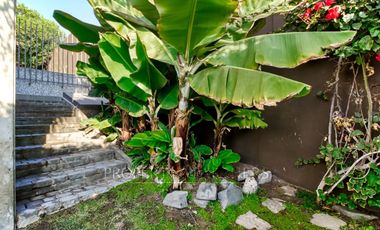 Moderna casa en venta en Jardines del Sur