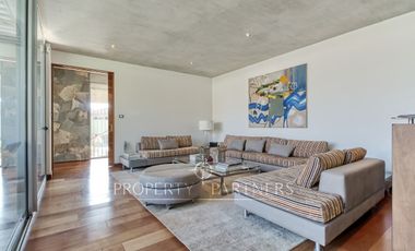 Moderna casa en venta en Jardines del Sur