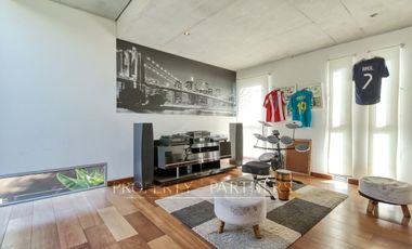 Moderna casa en venta en Jardines del Sur