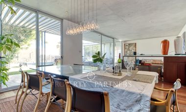 Moderna casa en venta en Jardines del Sur