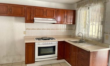 Casa En Renta En Álamo Industrial.