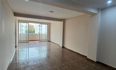 Venta de Amplio Departamento en Chorrillos – Excelente Ubicación