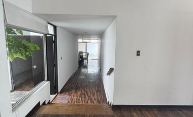 Alquiler de Casa Residencial en el Corazón de San Isidro