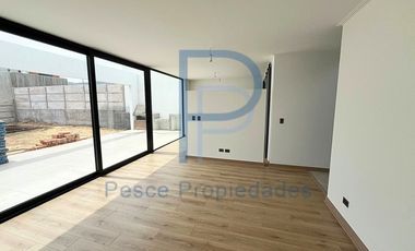 MODERNA CASA A ESTRENAR! ESTILO MEDITERRÁNEO EN CONDOMINIO