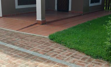 Casa en venta - 4 Dormitorios 2 Baños - Cochera - 968Mts2 - Miramar