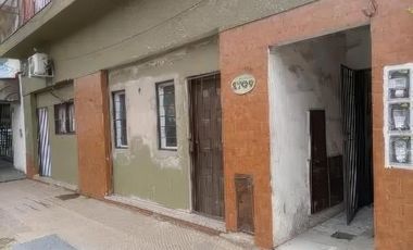 Casa en venta - 6 Dormitorios 4 Baños - 230Mts2 - Don Torcuato