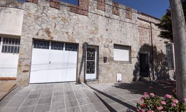Casa en venta - 2 Dormitorios 1 Baño - Cochera - 360Mts2 - San Carlos de Bolívar
