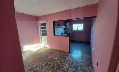 Casa en venta - 2 Dormitorios 1 Baño - Cochera - 360Mts2 - San Carlos de Bolívar