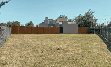 Terreno en esquina con gran frente comercial