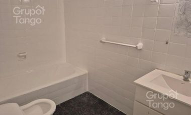 Venta Departamento 2 Ambientes en Retiro Con Patio Con Seguridad Cochera Opcional