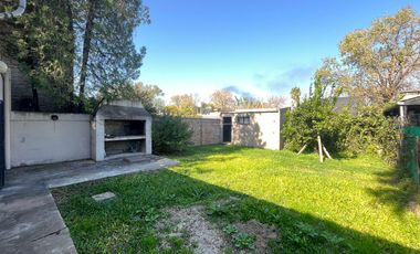 VENTA CASA FISHERTON R UN DORMITORIO LUMINOSA AMPLIO PATIO