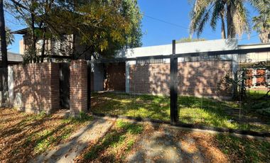 VENTA CASA FISHERTON R UN DORMITORIO LUMINOSA AMPLIO PATIO