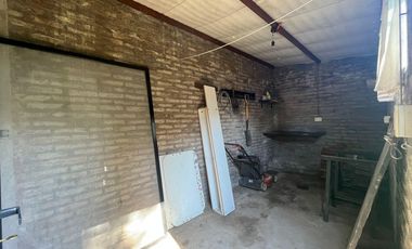 VENTA CASA FISHERTON R UN DORMITORIO LUMINOSA AMPLIO PATIO