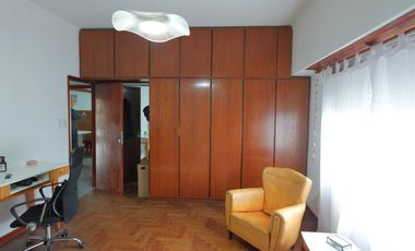 Departamento con 3 dormitorios en Turdera y un taller de trabajo, Lote en 