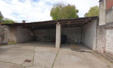 Departamento con 3 dormitorios en Turdera y un taller de trabajo, Lote en 