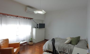 Departamento con 3 dormitorios en Turdera y un taller de trabajo, Lote en 