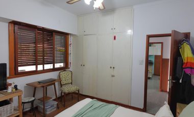 Departamento con 3 dormitorios en Turdera y un taller de trabajo, Lote en 