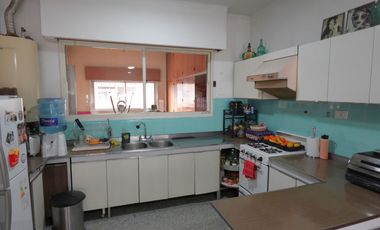 Departamento con 3 dormitorios en Turdera y un taller de trabajo, Lote en 