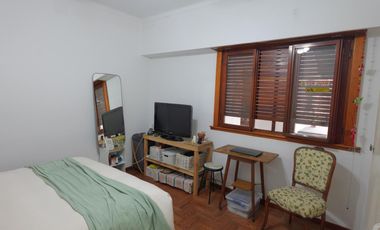 Departamento con 3 dormitorios en Turdera y un taller de trabajo, Lote en 