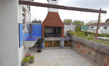 Departamento con 3 dormitorios en Turdera y un taller de trabajo, Lote en 