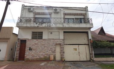 Departamento con 3 dormitorios en Turdera y un taller de trabajo, Lote en 