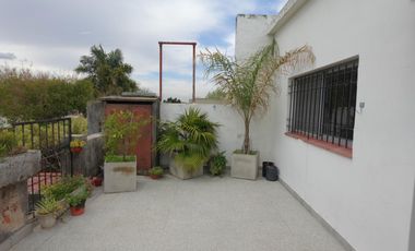 Departamento con 3 dormitorios en Turdera y un taller de trabajo, Lote en 