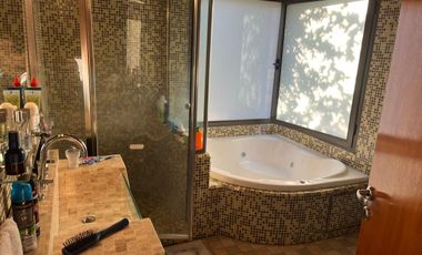 Casa en  Parque de las Naciones excelente estado Piscina Quincho y cochera