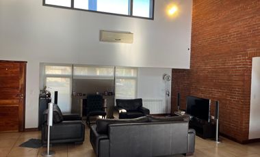 Casa en  Parque de las Naciones excelente estado Piscina Quincho y cochera